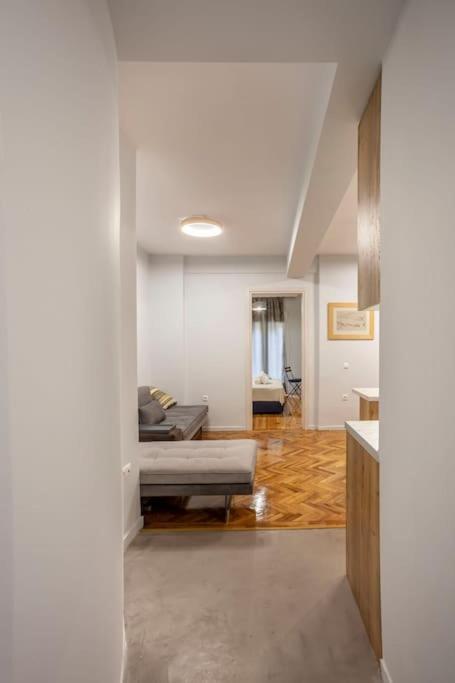 Karolou Ntil- Ground Floor Suite 테살로니키 외부 사진